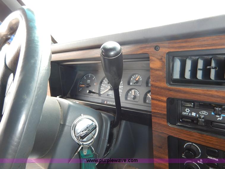 image for item K1524 1992 Dodge Dakota LE Club Cab pickup truck