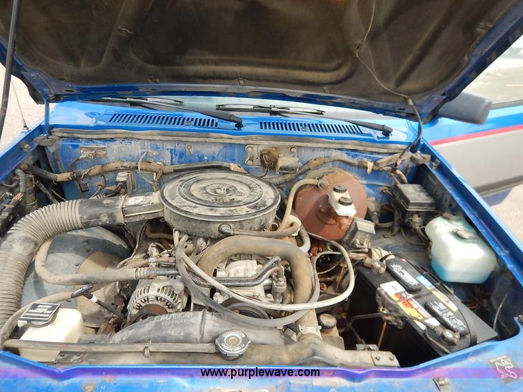 image for item K1524 1992 Dodge Dakota LE Club Cab pickup truck