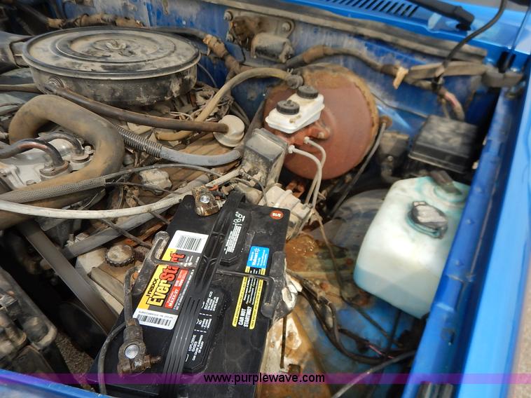 image for item K1524 1992 Dodge Dakota LE Club Cab pickup truck