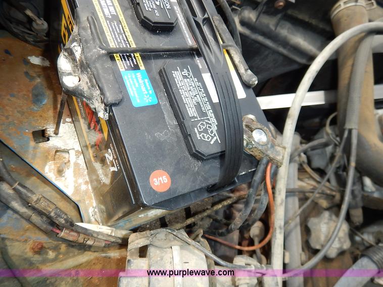 image for item K1524 1992 Dodge Dakota LE Club Cab pickup truck