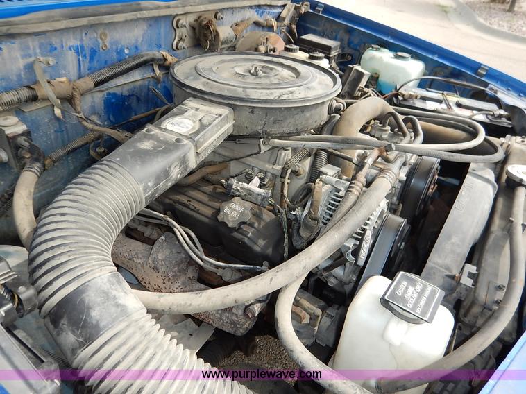 image for item K1524 1992 Dodge Dakota LE Club Cab pickup truck