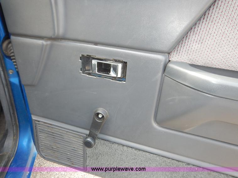 image for item K1524 1992 Dodge Dakota LE Club Cab pickup truck