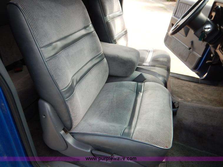 image for item K1524 1992 Dodge Dakota LE Club Cab pickup truck