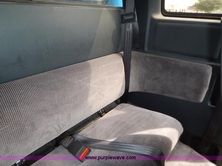 image for item K1524 1992 Dodge Dakota LE Club Cab pickup truck