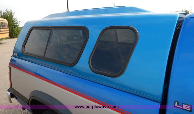 image for item K1524 1992 Dodge Dakota LE Club Cab pickup truck