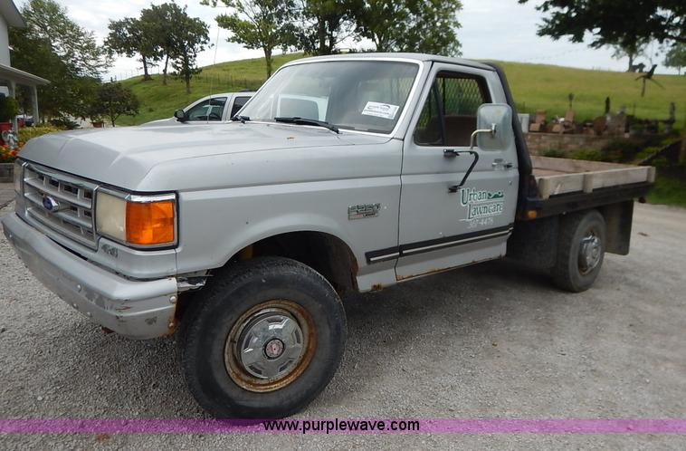 image for item K1538 1988 Ford F250 XLT Lariat flatbed pickup truck