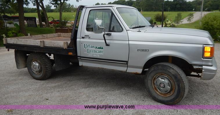 image for item K1538 1988 Ford F250 XLT Lariat flatbed pickup truck