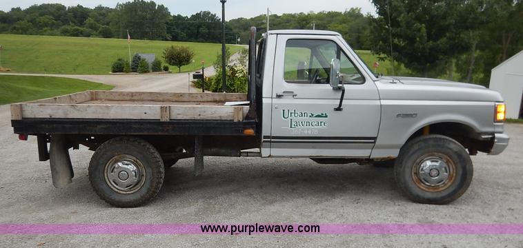 image for item K1538 1988 Ford F250 XLT Lariat flatbed pickup truck