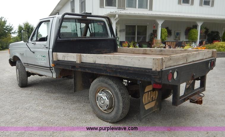 image for item K1538 1988 Ford F250 XLT Lariat flatbed pickup truck