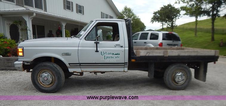 image for item K1538 1988 Ford F250 XLT Lariat flatbed pickup truck