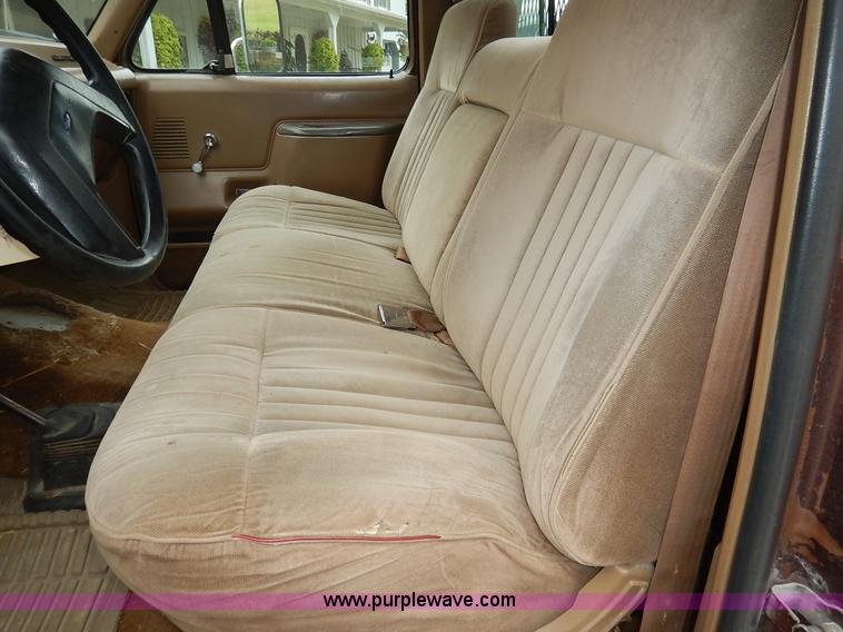 image for item K1538 1988 Ford F250 XLT Lariat flatbed pickup truck