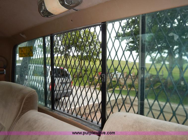 image for item K1538 1988 Ford F250 XLT Lariat flatbed pickup truck