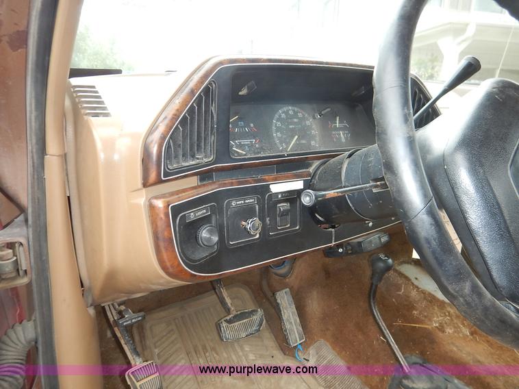 image for item K1538 1988 Ford F250 XLT Lariat flatbed pickup truck