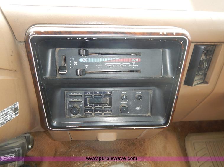 image for item K1538 1988 Ford F250 XLT Lariat flatbed pickup truck