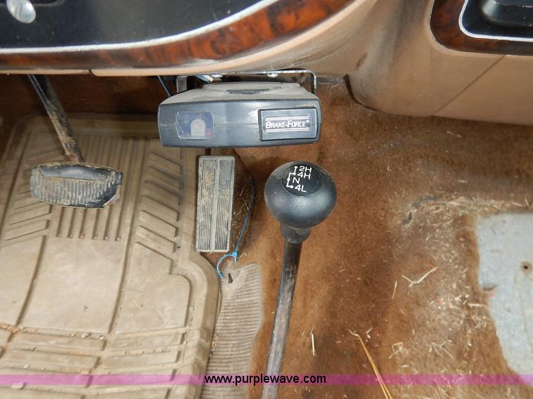 image for item K1538 1988 Ford F250 XLT Lariat flatbed pickup truck