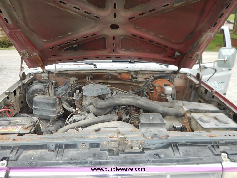 image for item K1538 1988 Ford F250 XLT Lariat flatbed pickup truck