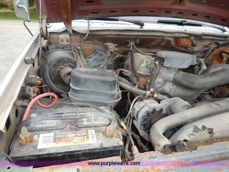 image for item K1538 1988 Ford F250 XLT Lariat flatbed pickup truck