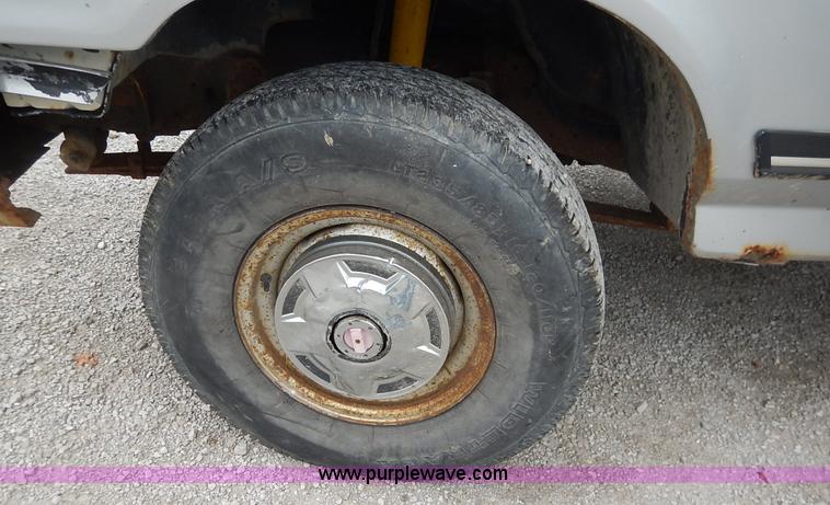 image for item K1538 1988 Ford F250 XLT Lariat flatbed pickup truck