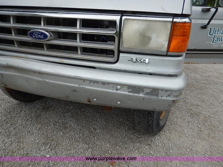 image for item K1538 1988 Ford F250 XLT Lariat flatbed pickup truck