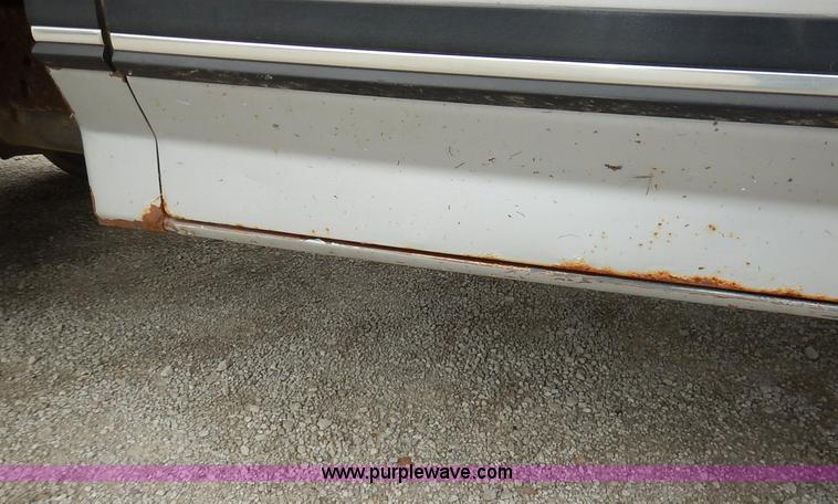 image for item K1538 1988 Ford F250 XLT Lariat flatbed pickup truck