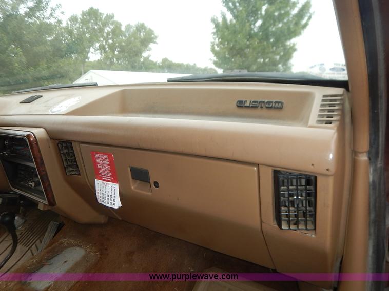 image for item K1538 1988 Ford F250 XLT Lariat flatbed pickup truck