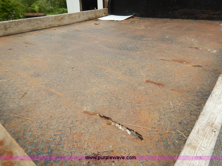 image for item K1538 1988 Ford F250 XLT Lariat flatbed pickup truck