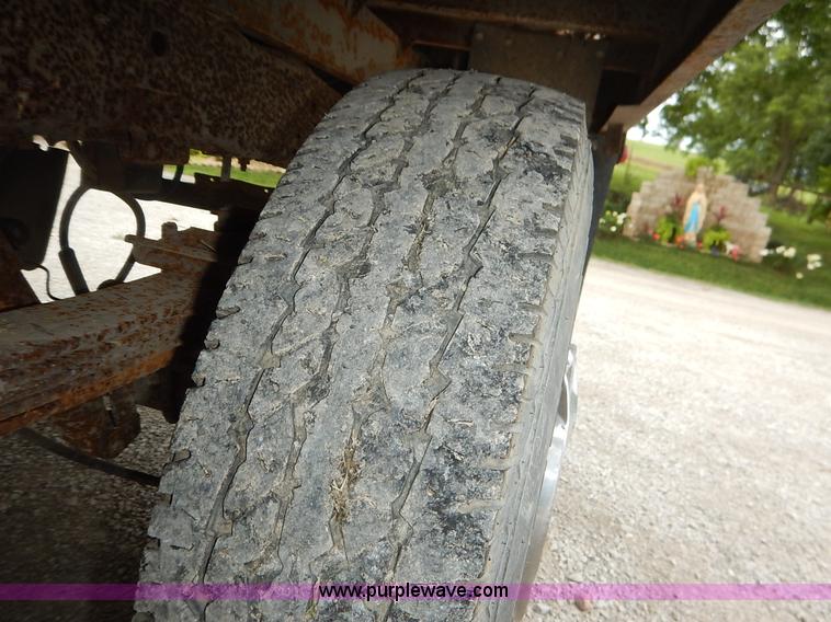 image for item K1538 1988 Ford F250 XLT Lariat flatbed pickup truck