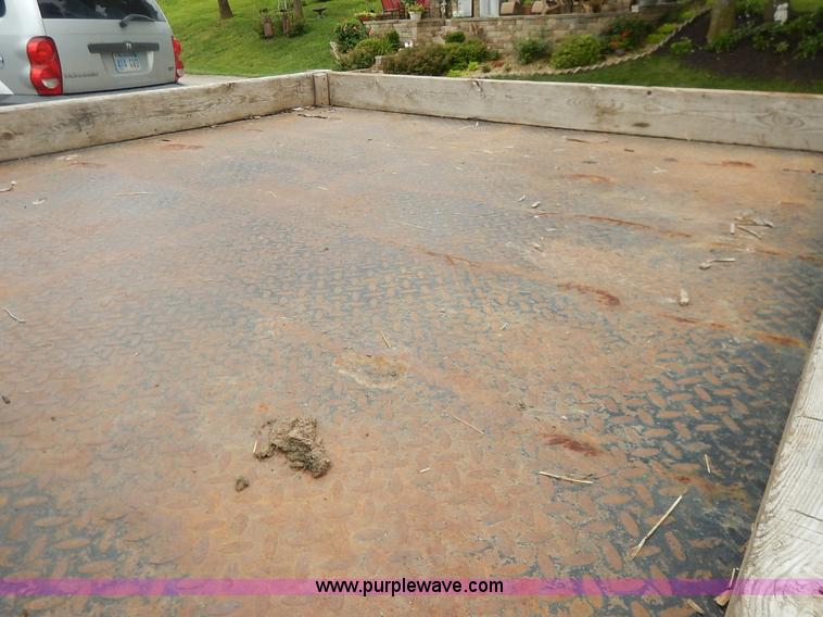 image for item K1538 1988 Ford F250 XLT Lariat flatbed pickup truck