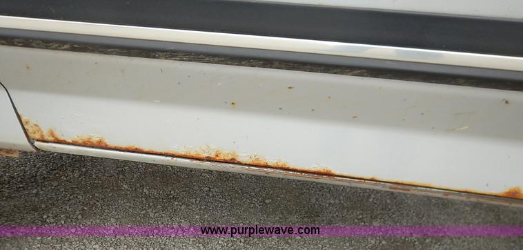 image for item K1538 1988 Ford F250 XLT Lariat flatbed pickup truck