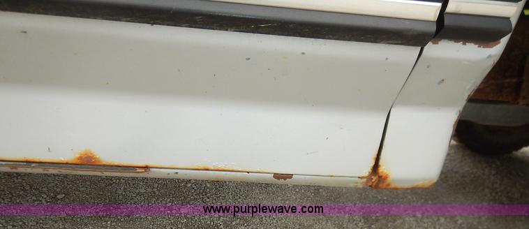 image for item K1538 1988 Ford F250 XLT Lariat flatbed pickup truck