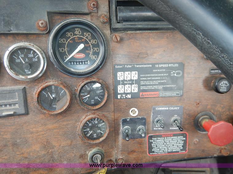 image for item K1541 1994 Peterbilt 377 truck cab and chassis