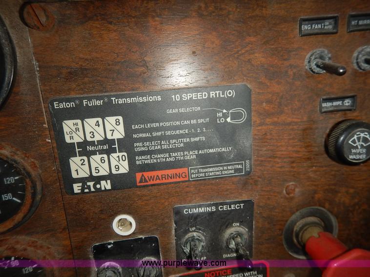 image for item K1541 1994 Peterbilt 377 truck cab and chassis