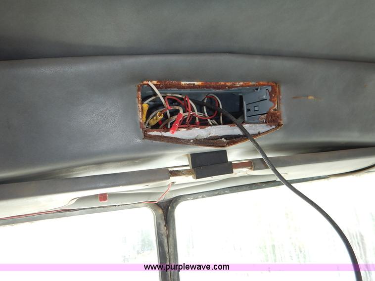 image for item K1541 1994 Peterbilt 377 truck cab and chassis