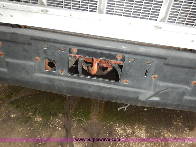 image for item K1541 1994 Peterbilt 377 truck cab and chassis