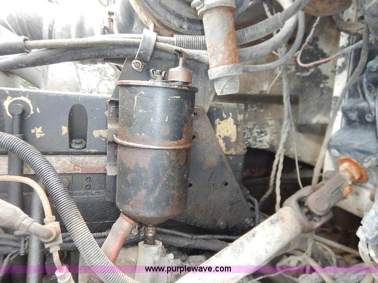 image for item K1541 1994 Peterbilt 377 truck cab and chassis