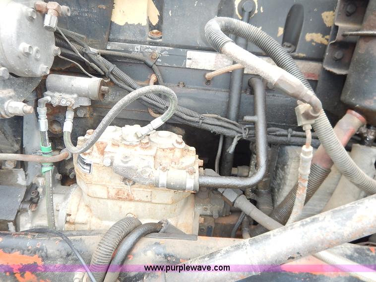 image for item K1541 1994 Peterbilt 377 truck cab and chassis