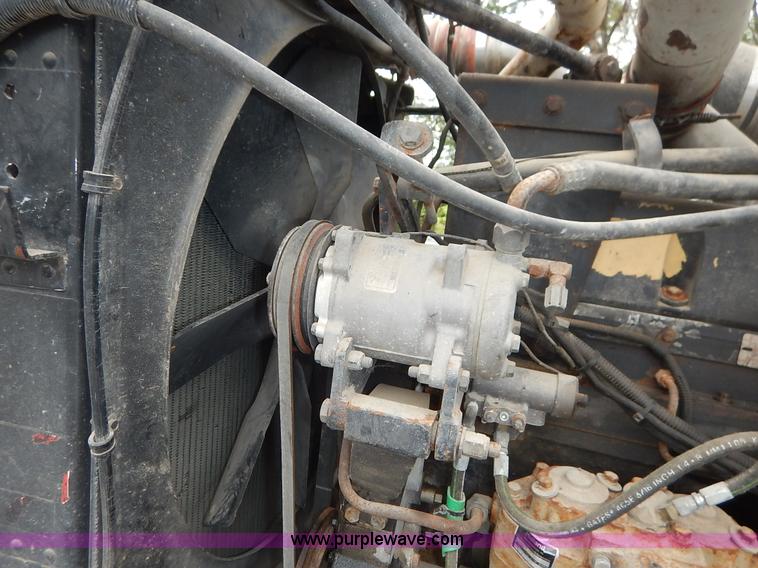 image for item K1541 1994 Peterbilt 377 truck cab and chassis