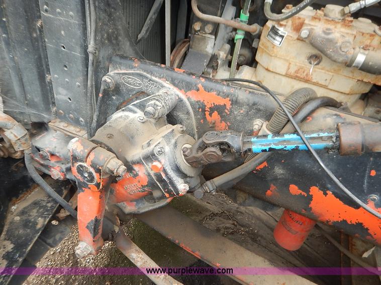 image for item K1541 1994 Peterbilt 377 truck cab and chassis