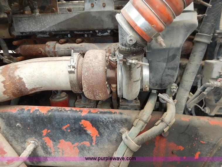 image for item K1541 1994 Peterbilt 377 truck cab and chassis