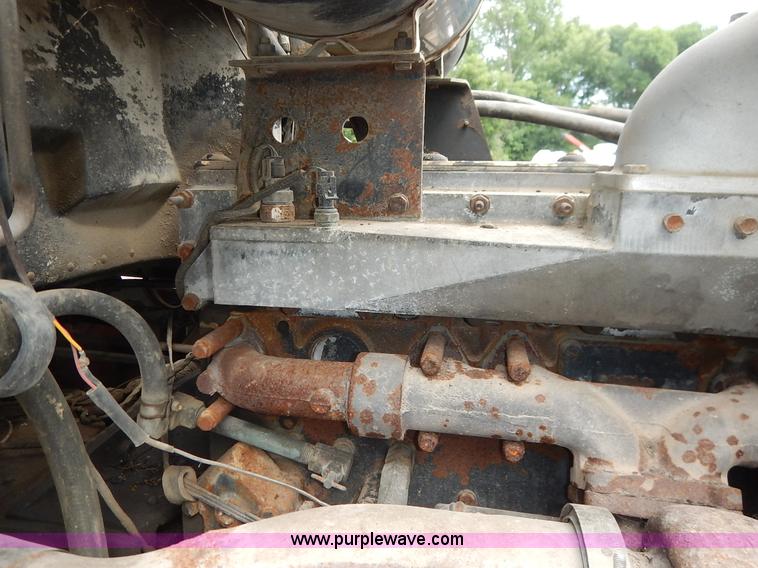 image for item K1541 1994 Peterbilt 377 truck cab and chassis