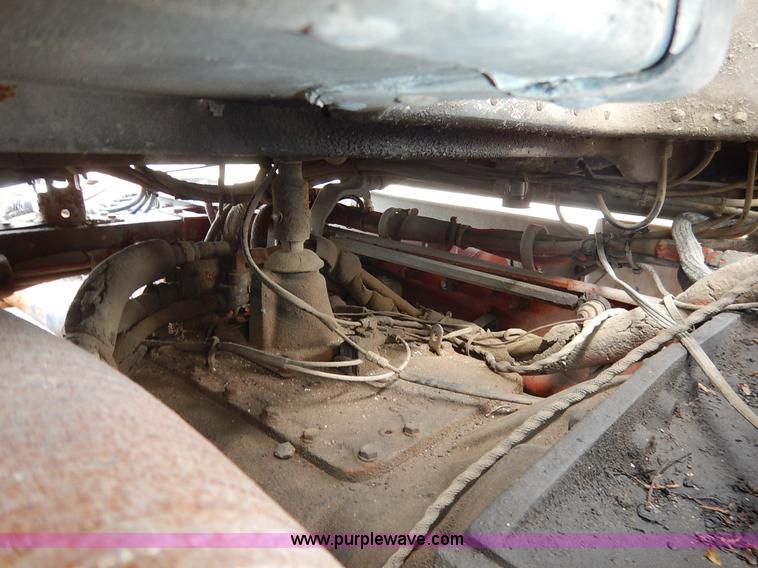 image for item K1541 1994 Peterbilt 377 truck cab and chassis