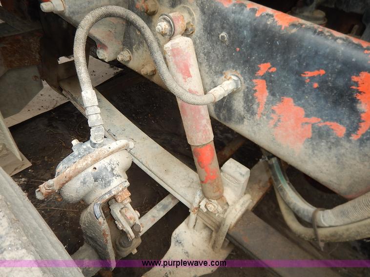 image for item K1541 1994 Peterbilt 377 truck cab and chassis