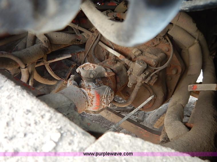 image for item K1541 1994 Peterbilt 377 truck cab and chassis