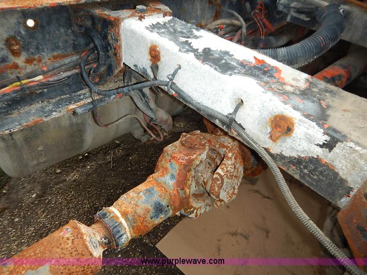 image for item K1541 1994 Peterbilt 377 truck cab and chassis