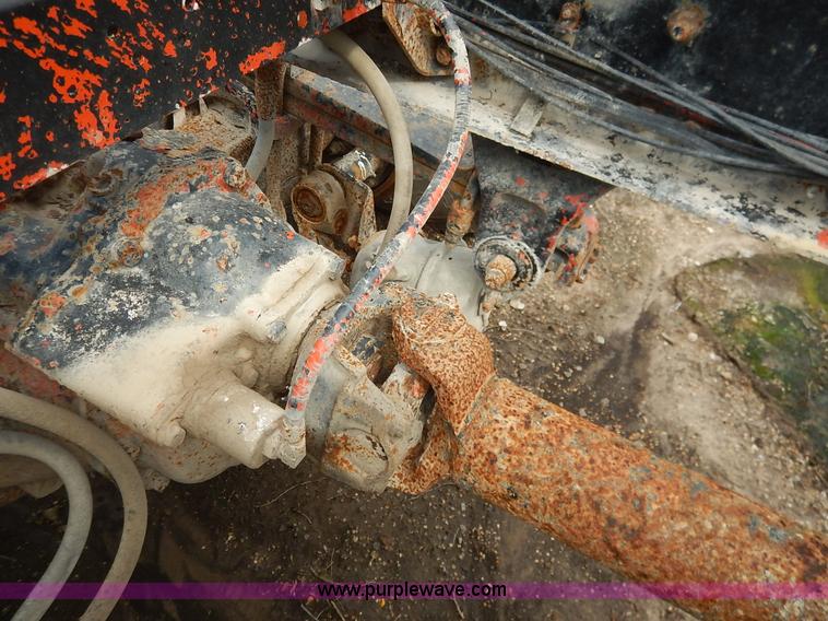 image for item K1541 1994 Peterbilt 377 truck cab and chassis