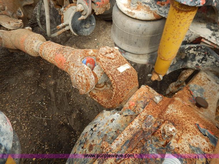 image for item K1541 1994 Peterbilt 377 truck cab and chassis