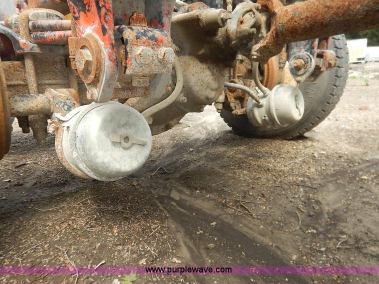 image for item K1541 1994 Peterbilt 377 truck cab and chassis