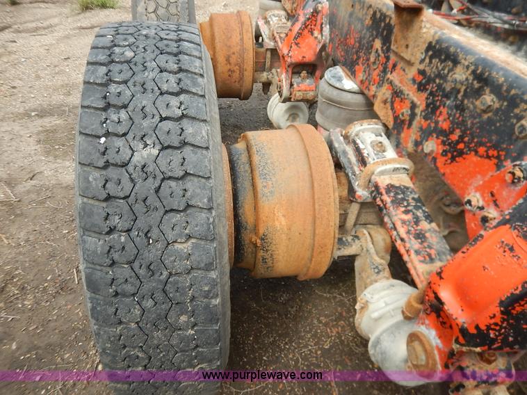 image for item K1541 1994 Peterbilt 377 truck cab and chassis