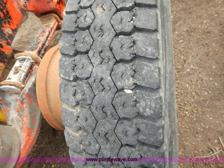 image for item K1541 1994 Peterbilt 377 truck cab and chassis