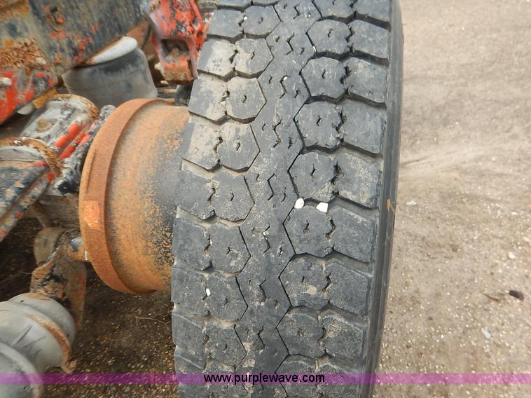 image for item K1541 1994 Peterbilt 377 truck cab and chassis